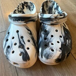 Crocs Men’s Classic Marbled Clog - Black & White